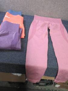 lot 75 image: 4 Small Gym Wolf High Waisted Leggi...