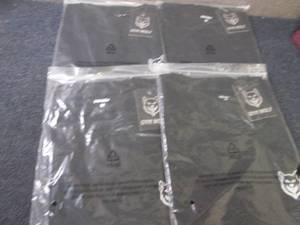 lot 76 image: 4 Medium Gym Wolf Black Tshirts...