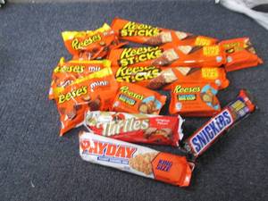 lot 212 image: 12 Assorted Candies...