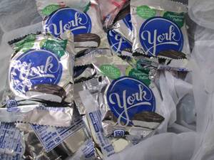 lot 215 image: 12- 1.4 oz York Peppermint Patties...