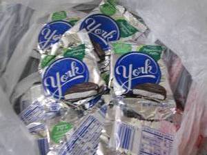 lot 224 image: 12- 1.4 oz York Peppermint Patties...