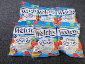 lot 236 image: 6- 5 oz Welchs Mixed Fruit Snacks...