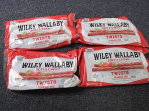 lot 259 image: 4- 12 oz Wiley Wallaby Classic Red ...