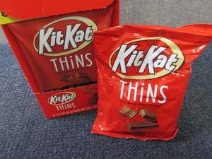 lot 303 image: 8- 3.1 oz KitKats Thins...