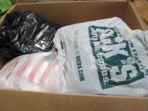 lot 337 image: Box of UnsoldUnclaimed Small Overs...