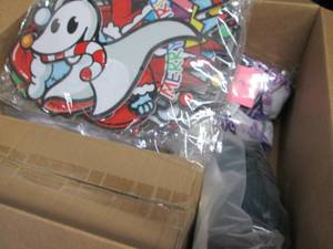 lot 339 image: Box of UnsoldUnclaimed Small Overs...