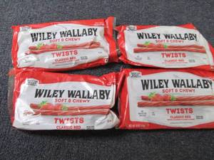 lot 261 image: 4- 12 oz Wiley Wallaby Classic Red ...