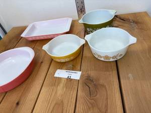 lot 43-C2025 image: Vintage Assorted Pyrex - Harvest Gold - Pink Cake