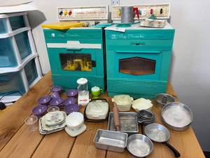 Susie Homemaker Oven and Dish Washer (Reported Working) Plus Vintage Dishware