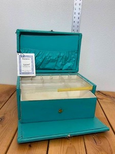 lot 61-C2025 image: Vintage Teal National Sewing Case