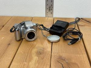 lot 66-C2025 image: Kodak Easy Share Z612 with rechargeable Battery that holds charge