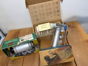 lot 73-C2025 image: 3 Different Styles of Cookie Press Pampered Chef and Mirro