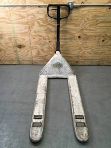 lot 90 image: Pallet Jack