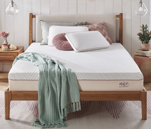 lot 32 image: Nue Firm Support 10 King Sized Mattress