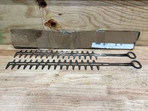 lot 149 image: Set of 2 Blades Hedge Trimmer Blade Set 18 Inch