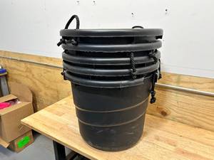 lot 189 image: (5) HDX 21 Gal. Utility Tub Storage Tote with Rope Handles