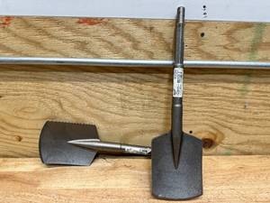 lot 195 image: (2) Milwaukee 34 in Spade Bit 48-62-2095 - 16.75 in Overall Length - High Speed Steel - Spline Shank