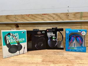 lot 201 image: 4 Pairs of Different Headphones