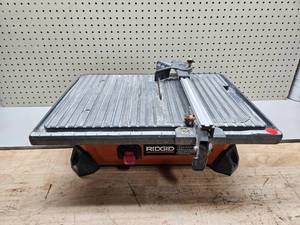 lot 18 image: RIDGID TILE SAW R4020