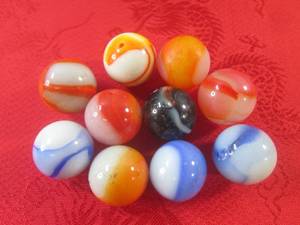 lot 6 image: (FS) 10 Vintage Peltier Rainbo Marb...