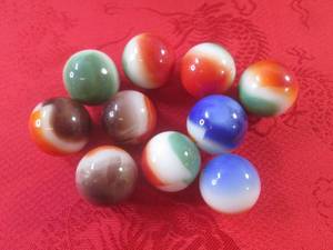 lot 9 image: (FS) 10 Vintage Vitro All Red Marbl...