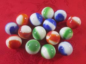 lot 10 image: (FS) 15 Vintage Marble King Marbles...