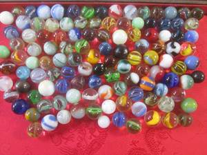 lot 14 image: (EC1) Mix of Many Kinds of Vintage ...