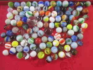 lot 15 image: (EC1) Mix of Many Kinds of Vintage ...