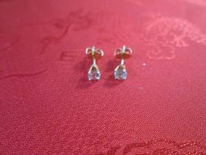 lot 28 image: (CNTR) Pair 14KT Gold Earrings with...