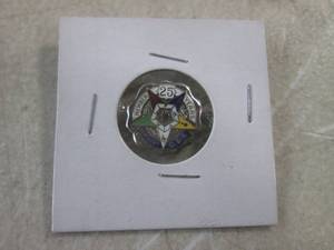 lot 31 image: (CNTR) Vintage Sterling Silver Pin ...