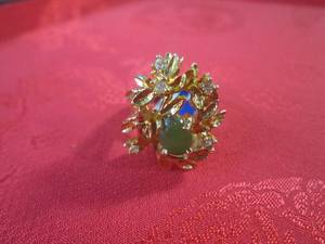 lot 36 image: (CNTR) Gold Tone Ring with Green Ce...