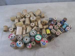 lot 48 image: (EC1) Assortment of Vintage Wood Th...