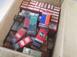 lot 50 image: (CS) Box of Assorted Vintage TVRad...
