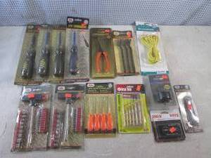 lot 89 image: (CS) Assorted Tools Etc in Packagin...