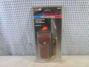 lot 103 image: (H-1) Grip 5 Inch Folding Lock Knif...