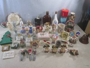 lot 132 image: (A-2) Assortment of Small Decor, Fi...