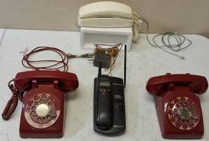 lot 33 image: Vintage Phones  Bonus tote (No Lid) As Is  View Photo