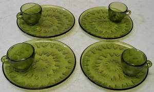 lot 32 image: Vintage Sunburst 8 PC. Snack Set - Olive View Photos
