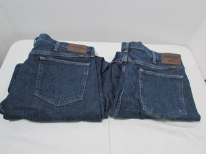 lot 114 image: Clothing
