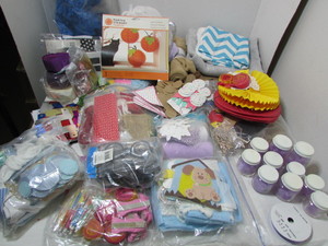 lot 178 image: Craft Lot