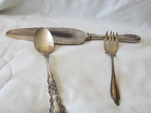 lot 7 image: Sterling Flatware Pieces