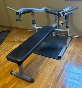 lot 208 image: Valor Fitness Converging Chest Press Machine