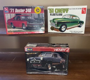 lot 213 image: New 1971 Duster 340, 1951 Chevy Fleetline and Henry J Model Car Kits