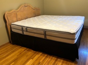 lot 16 image: Vintage Wooden King Bed Frame by Stanley Furniture