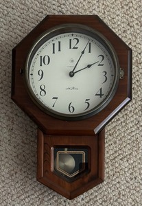 lot 32 image: Vintage Seth Thomas Wall Clock