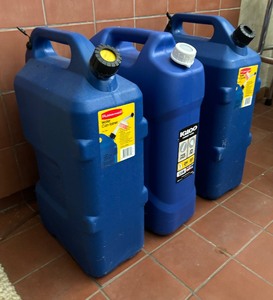 lot 225 image: Three Igloo and Rubbermaid 6 Gallon Water Jugs