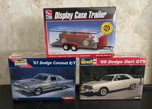 lot 37 image: New 1967 Dodge Coronet RT, 1969 Dodge Dart GTS and Display Case Trailer by Revell and AMT Model Kits