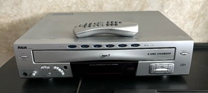 lot 39 image: RCA 9 Disk Carousel Changer  Stand Alone CD Player Model RP8078