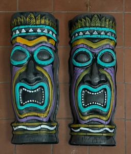 lot 53 image: Tiki Wall Hanging Masks by Amscan
