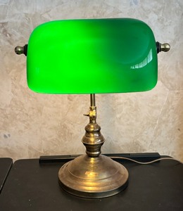 lot 56 image: Vintage Bankers Desk Lamp